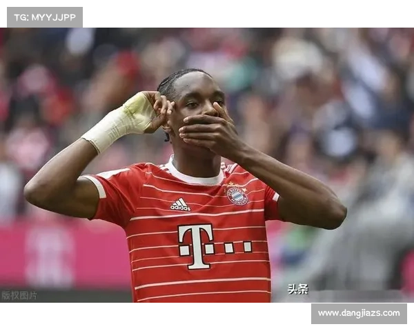 如何分析法尔范在沙尔克04的踢球位置及其战术作用